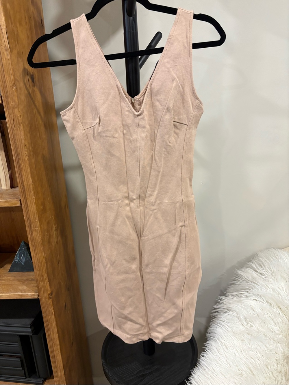 Dynamite Sleeveless V-Neck Bodycon Dress in Blush Pink